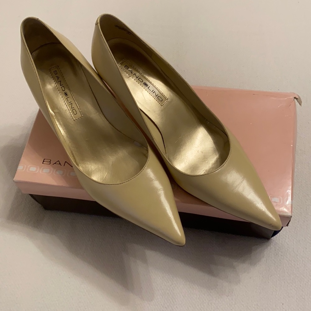 Bandolino Pointy toe heels